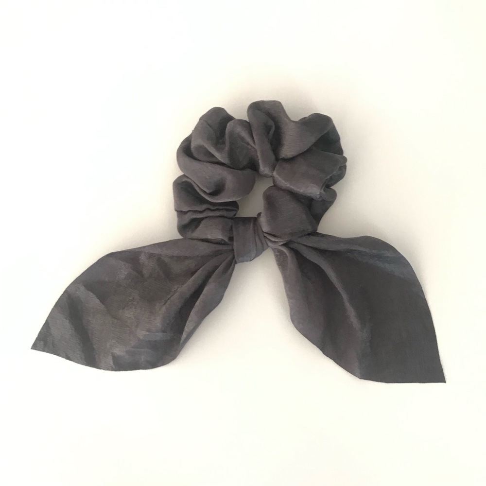 Hair scrunchie with bow